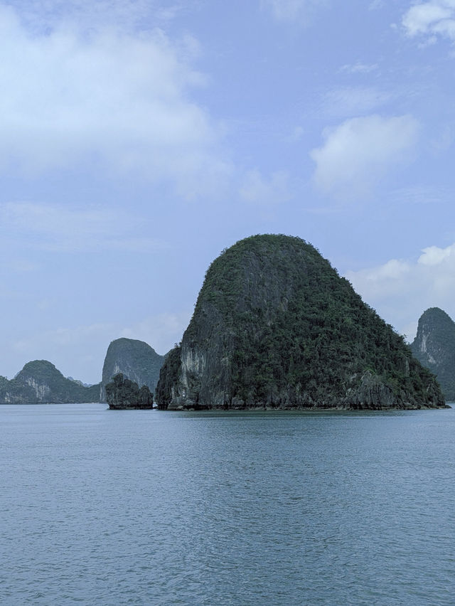 🇻🇳 Halong Bay – Part 2: Light, Stone, and Water — A Landscape That Changes You 🌊⛰