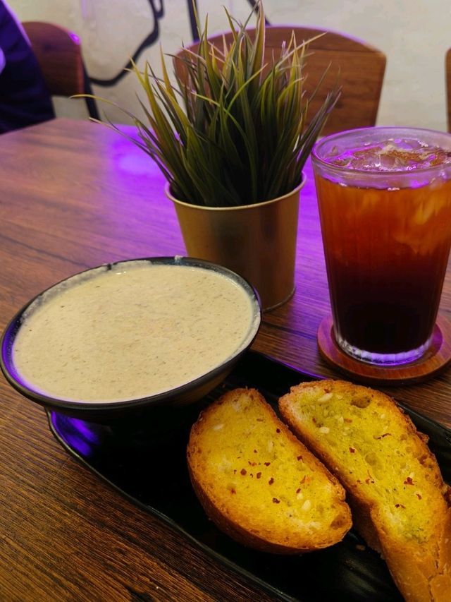 Georgetown’s Artistic Café Escape