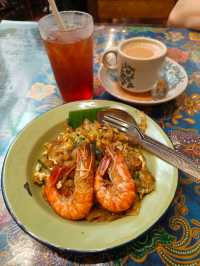 Local Comfort Food in a Retro Hideout