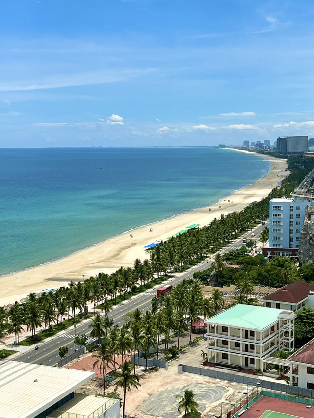 A Chill Day in Da Nang – ☀️ Beach, Bites & Rooftop Vibes