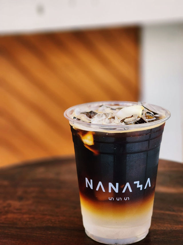 Nanaba Cafe - ตกแต่งสไตล์มินิมอล