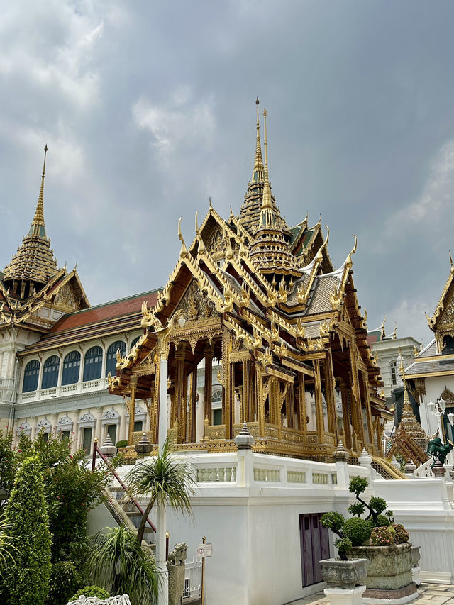 วัดพระศรีรัตนศาสดาราม วัดคู่บ้านคู่เมืองของแผ่นดิน
