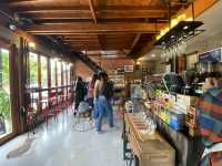 เลอกองเก่า cafe’ de phraeris คาเฟ่ในตึกเก่า