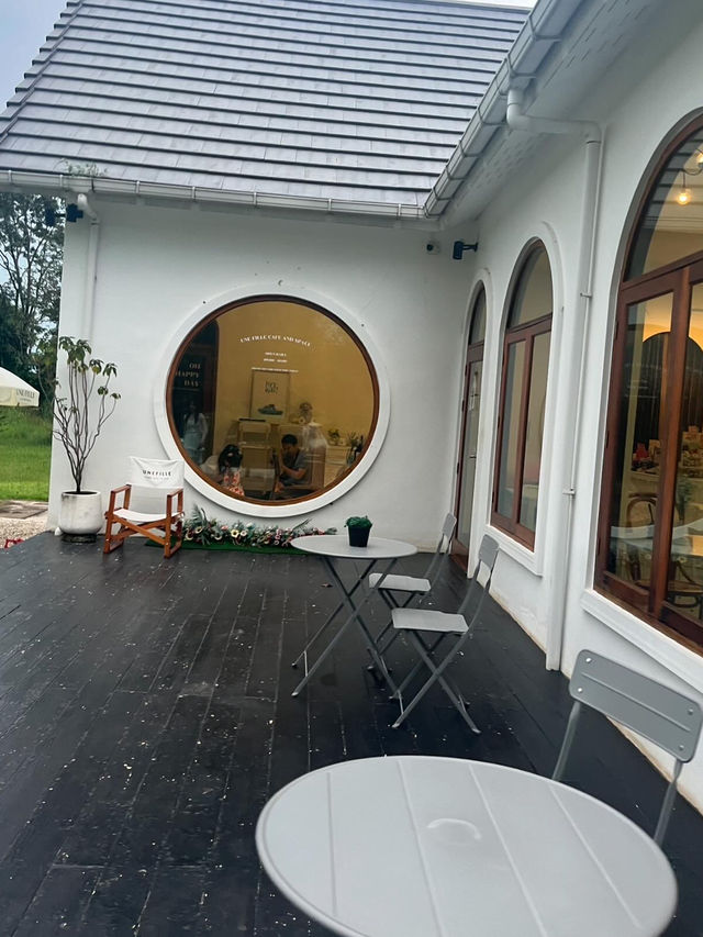 คาเฟ่ Une Fille Café And Space