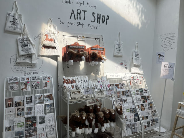 🥯 런던베이글 도산점 – 런던 감성 그대로, 서울 속 베이글 뮤지엄 🇬🇧✨