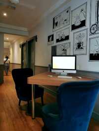 Chic Design, Cozy Vibes, and Adorable Cats – A Perfect Hostel Experience at Melaka! 🐱🐈‍⬛🐈