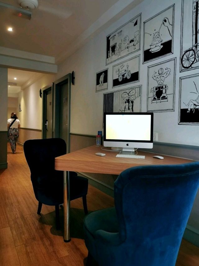 Chic Design, Cozy Vibes, and Adorable Cats – A Perfect Hostel Experience at Melaka! 🐱🐈‍⬛🐈
