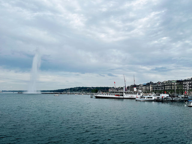 Serene Beauty at Geneva Harbour: A Must-See Lakeside Experience