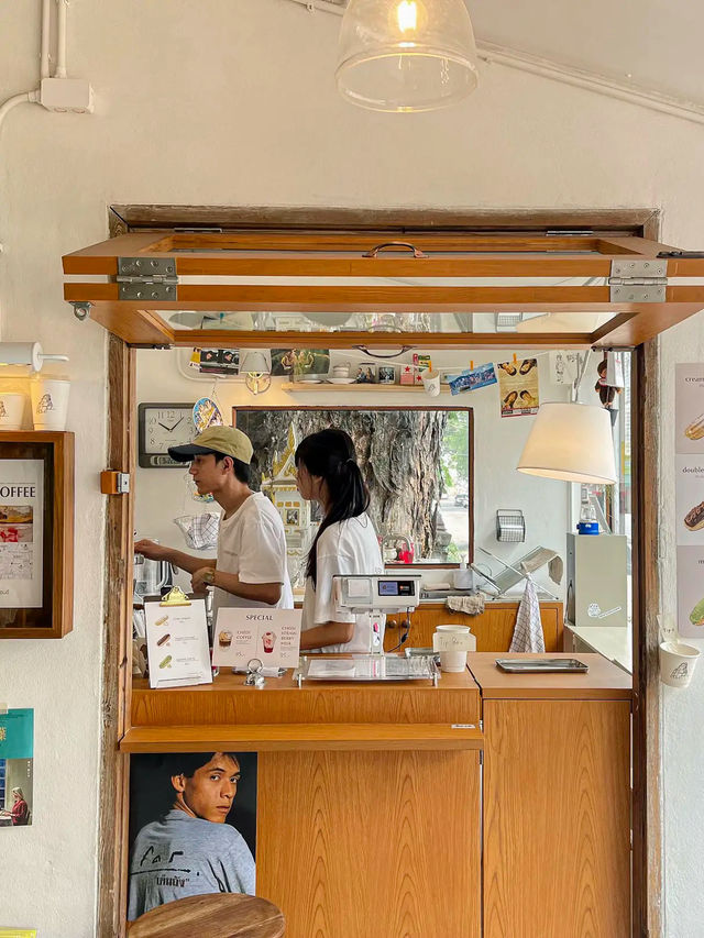 ร้านกาแฟเล็กๆลับๆ ที่ได้วิวกับเจดีย์หลวง