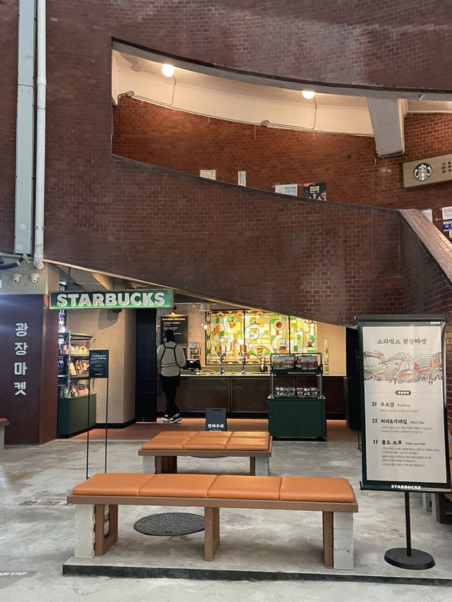 【🇰🇷韓国】広蔵市場にスタバができた‼️雰囲気最高🪔絶対行ってほしい❣️