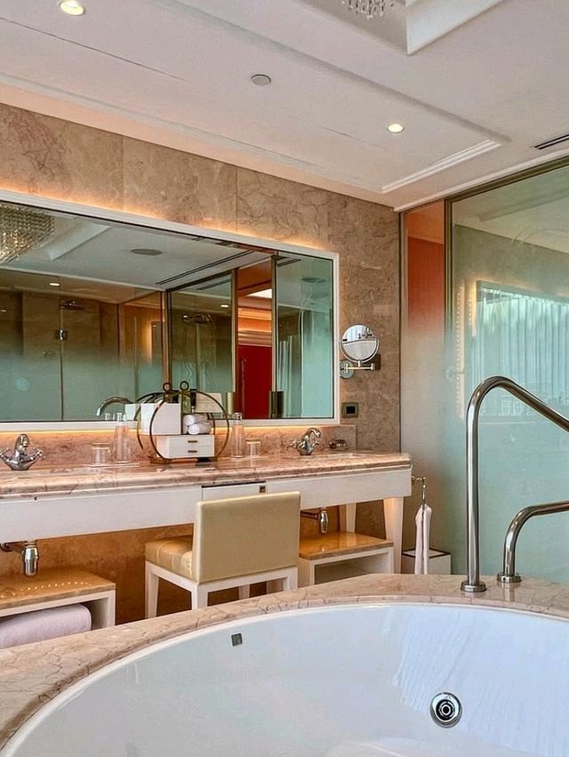 💖 Okada Manila: Where Luxury Meets Entertainment 🎲✨