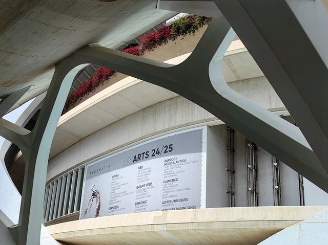 聿倫西亞的大型歌劇院