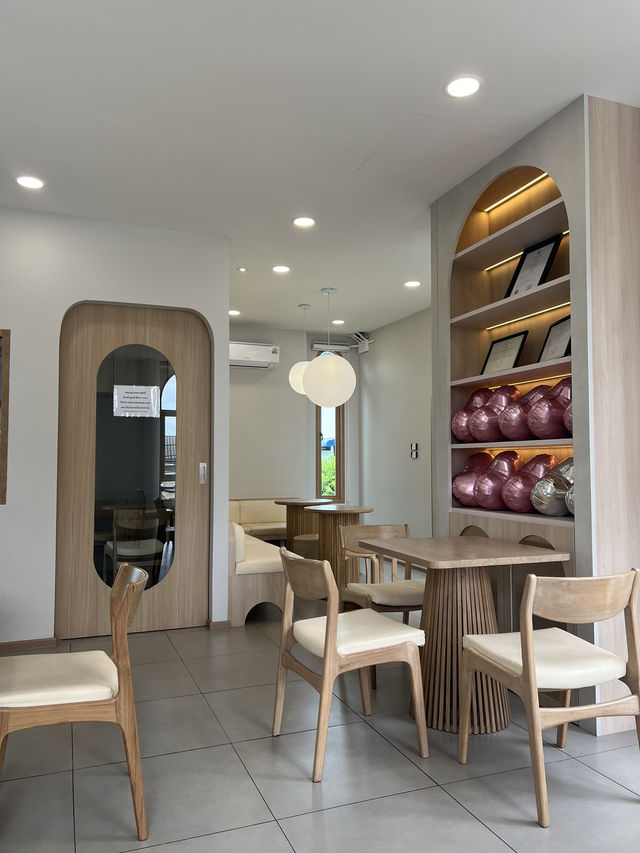 🍞 Jenn’s Boulangerie ลำปาง – มินิมอลคาเฟ่