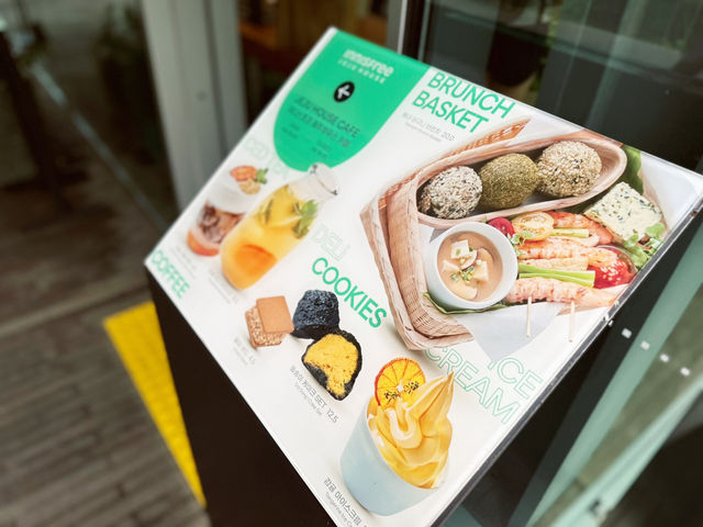 개방감 좋은 💚 초록 카페