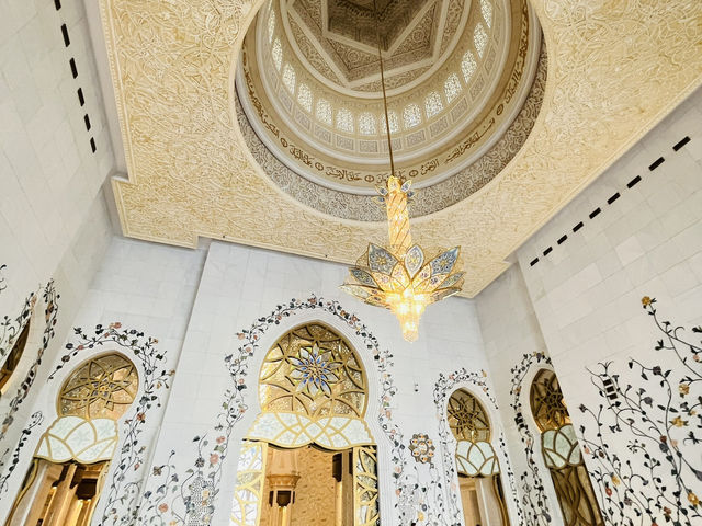 Grace in White: A Visit to Sheikh Zayed Grand Mosque