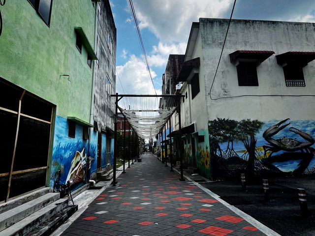 Summer Colors in Kampung Koh: A Cultural Lane of Murals