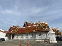 วัดตรีทศเทพ วัดสงบใจกลางเมือง