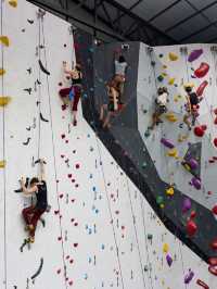 Discover an indoor climbing at Main Wall! Located in Chiang Mai’s old town🧗‍♂️🌿  