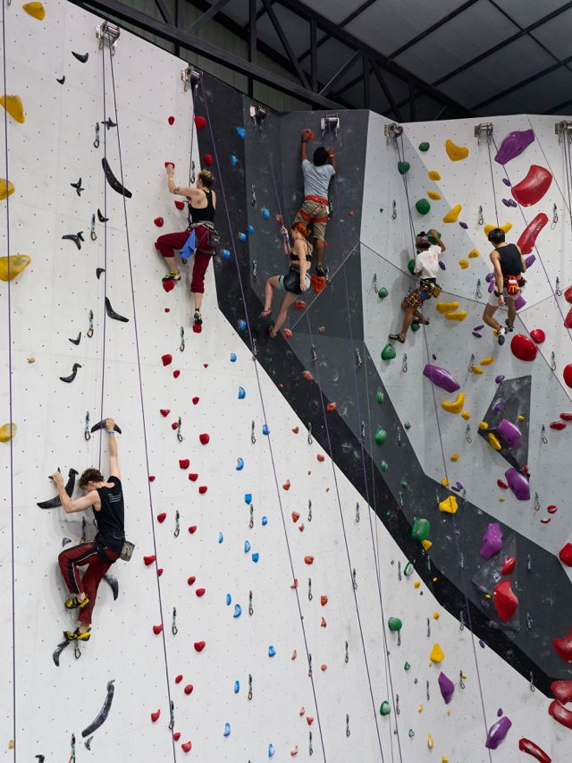 Discover an indoor climbing at Main Wall! Located in Chiang Mai’s old town🧗‍♂️🌿  