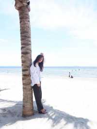 พานั่งปิคนิคริมหาดบางแสน ชลบุรี
