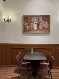 Three-Storey Vintage Charm Just Minutes from the Checkpoint