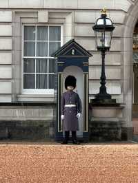 Beyond The Guard Change: Your Insider’s Buckingham Palace Handbook