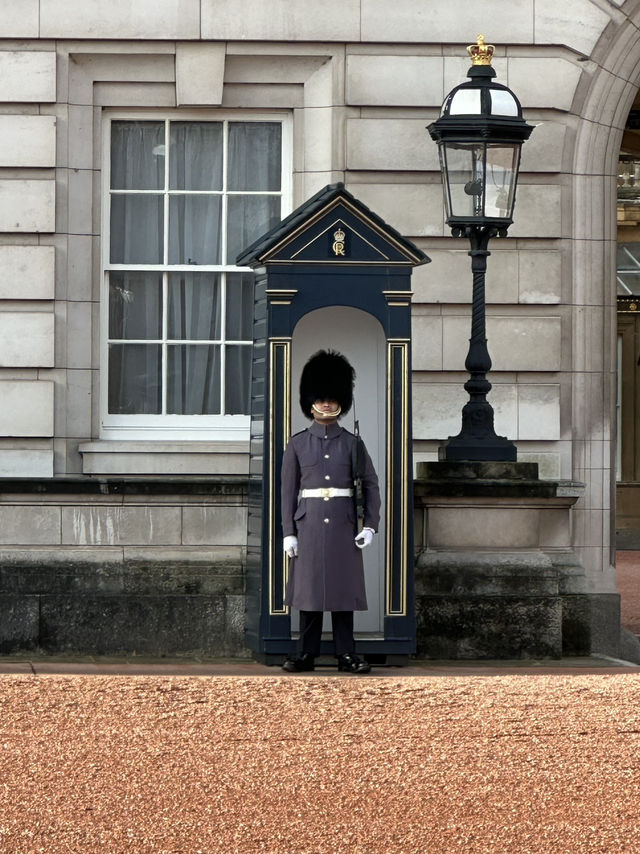 Beyond The Guard Change: Your Insider’s Buckingham Palace Handbook