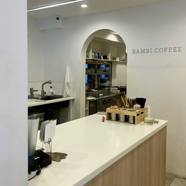 A Tranquil Gem Amid Shinjuku’s Buzz – My Visit to BAM BI COFFEE, Tokyo