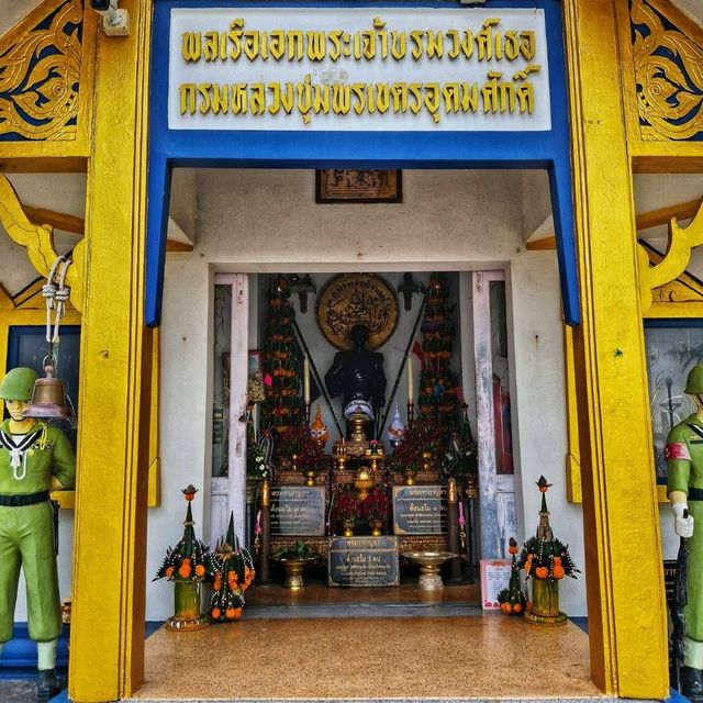 สักการะเสด็จในกรมหลวงชุมพรฯ ณ หาดอรุโณทัย