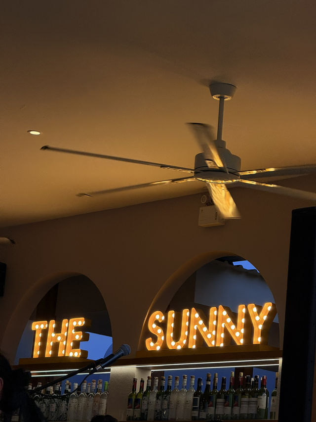 รีวิว Sunny Beach House พัทยา คาเฟ่ริมทะเลที่ห้ามพ
