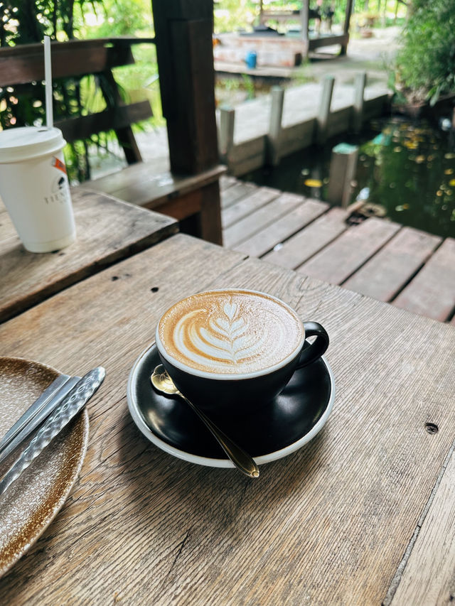 เถียงนาคาเฟ่ | Tak