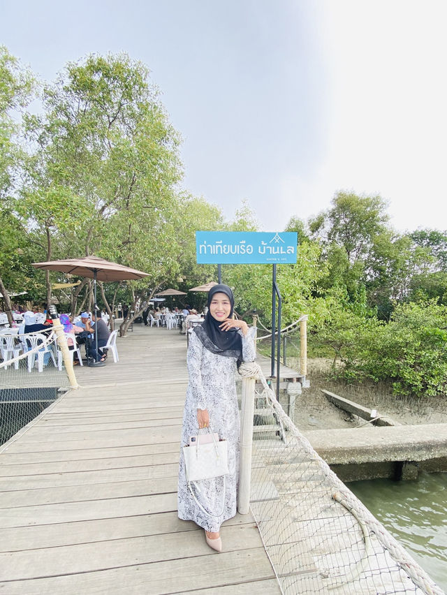 บ้านเล Seafood & Café