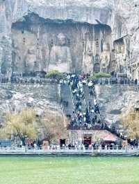 Stone Buddhas at Longmen Grottoes