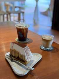 Ocean Man  คาเฟ่ริมผาร่มรื่นกลางเขาหลัก