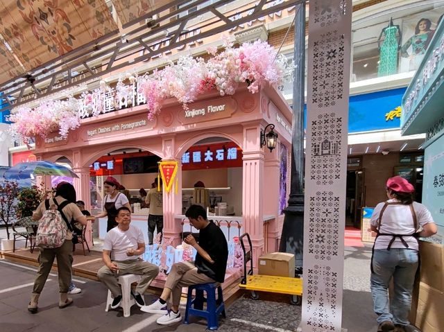 Urumqi Grand Bazaar Pedestrian Street: A Visual Feast