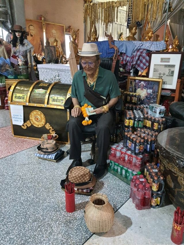 กราบ หลวงพ่อรวย วัดสว่างอารมณ์ (แคแถว) จ.นครปฐม