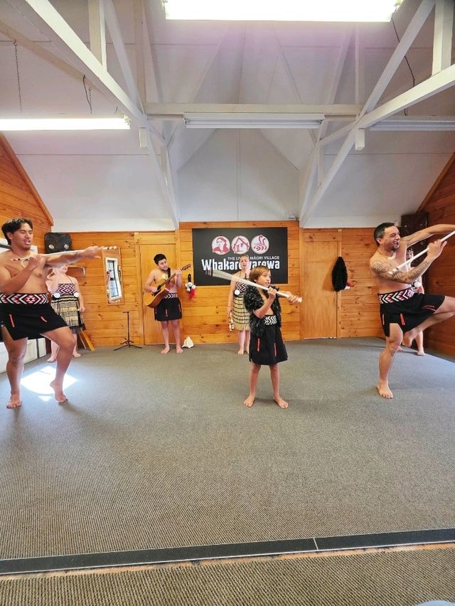 Whakarewarewa – The Living Māori Village by Lake Rotorua 
