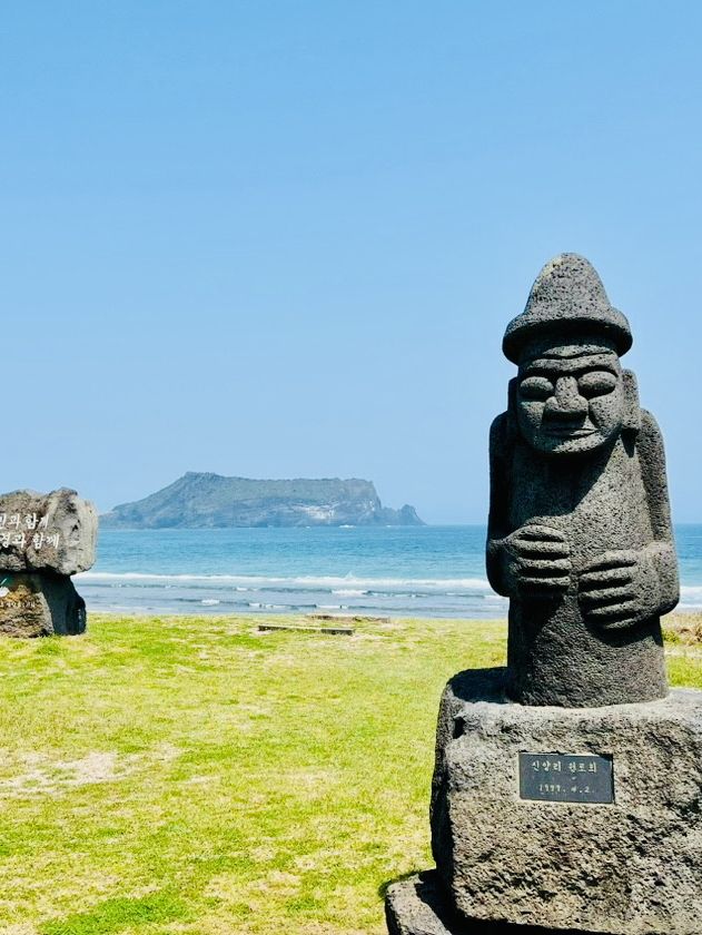 A Serene Stop on the Seopjikoji Coastal Trail