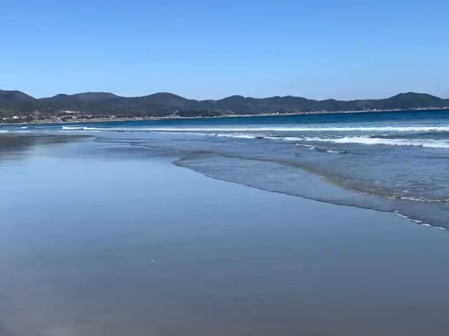高知の“ウユニ塩湖”！？入野の浜で幻想的な海の旅を