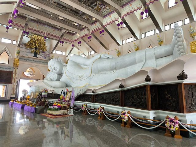 วิหารพระพุทธไสยาสน์ วัดป่าภูก้อน อุดรธานี วิหารพระพุทธไสยาสน์ วัดป่าภูก้อน อุดรธานี