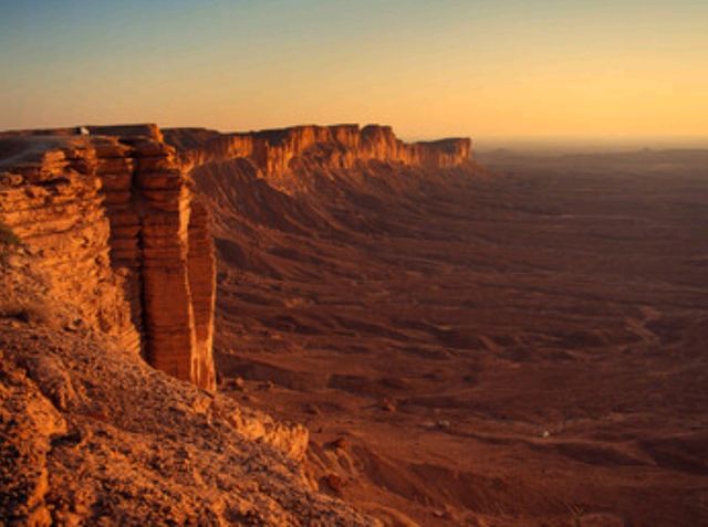 Edge Of The World, Saudi Arabia: Ideal For Hiking!