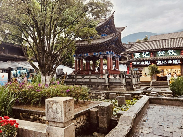 Strolling Through Dali Old Town Strolling Through Dali Old Town