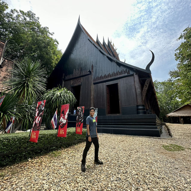 🖤 Baan Dam Museum – Chiang Rai’s Dark & Mysterious Masterpiece