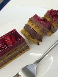 아기자기한 갤러리같은 분위기의 고품격 디저트 카페 🍀🤍