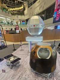 展板前探索創意世界，青少年創科實踐挑戰賽作品展