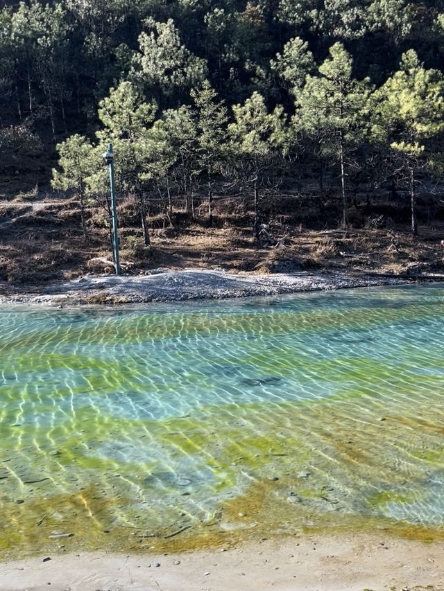 Blue Moon Valley : Turquoise Water & Snow Peaks!