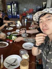 “ลาบเหนือแท้ ๆ ที่เชียงราย — ร้านลาบกำนันดวงแก้ว” 