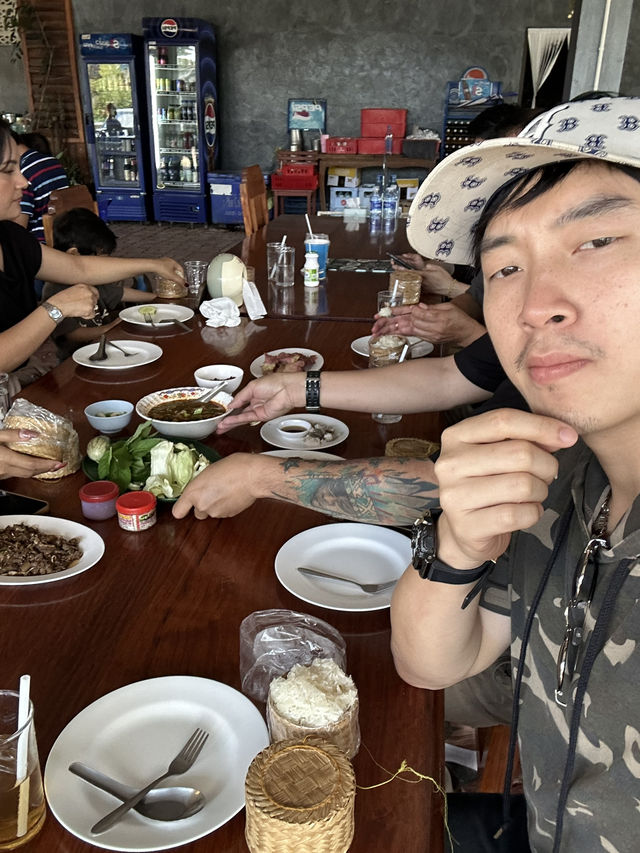 “ลาบเหนือแท้ ๆ ที่เชียงราย — ร้านลาบกำนันดวงแก้ว” 