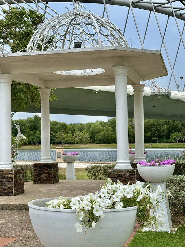 Sunny Escape🌞 Family-Friendly Fun at Anjung Floria Sunny Escape🌞 Family-Friendly Fun at Anjung Floria