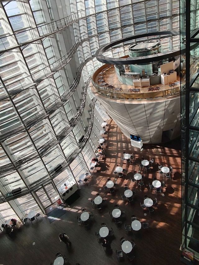 東京國立新美術館 光影與幾何之美 東京國立新美術館 光影與幾何之美